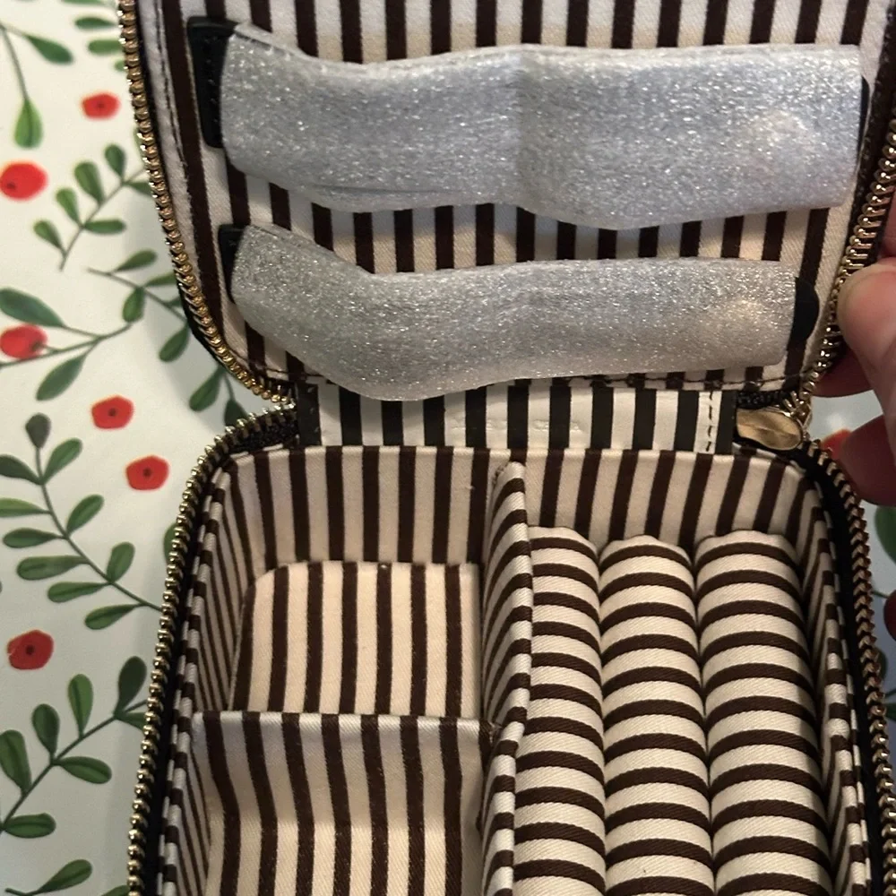 NWOT Henri Bendel Travel Jewelry Case in Hard to Find Design!